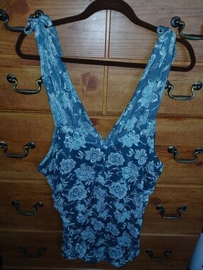 Maurices Womens Vneck Floral Sleeveless Top Size( XXL)